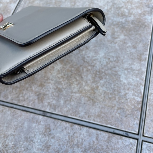 MICHAEL Michael Kors
Medium Carryall Tri-Fold Wallet - Picture 6 of 16